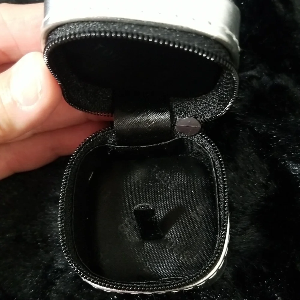 TOUS SILVER ZIP AROUND RING CASE - Picture 3 of 8